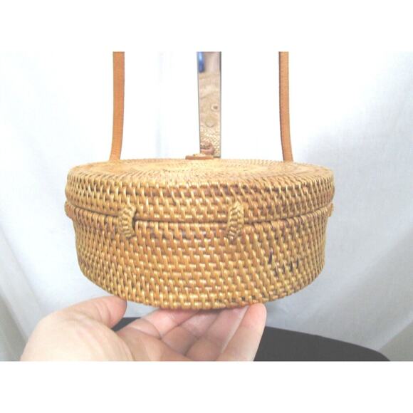Straw Studios Bali Round Rattan & Leather Hand Woven Crossbody Circle Bag Purse - Picture 8 of 12